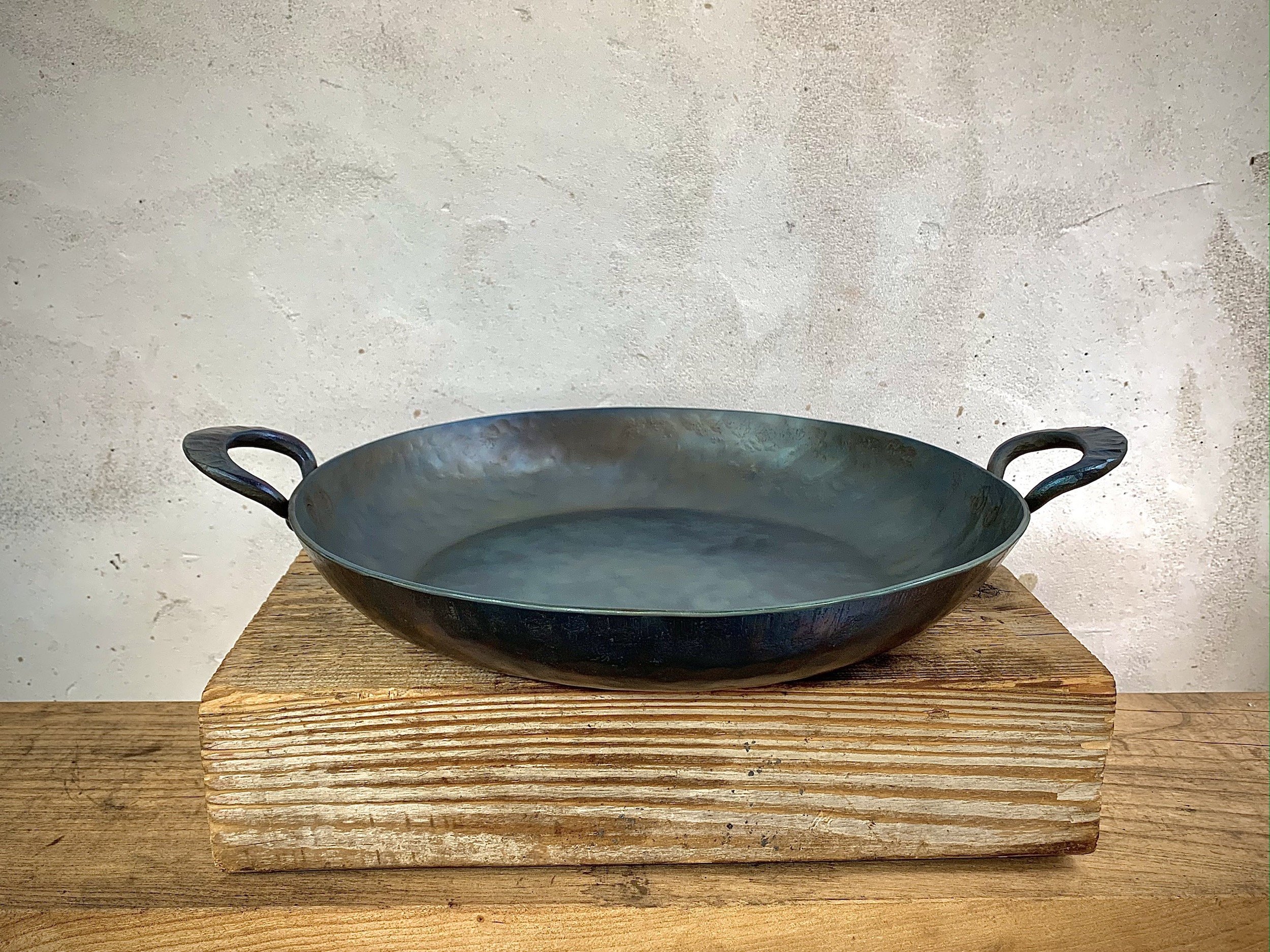 14" Frying Saucer with Hoop Handles