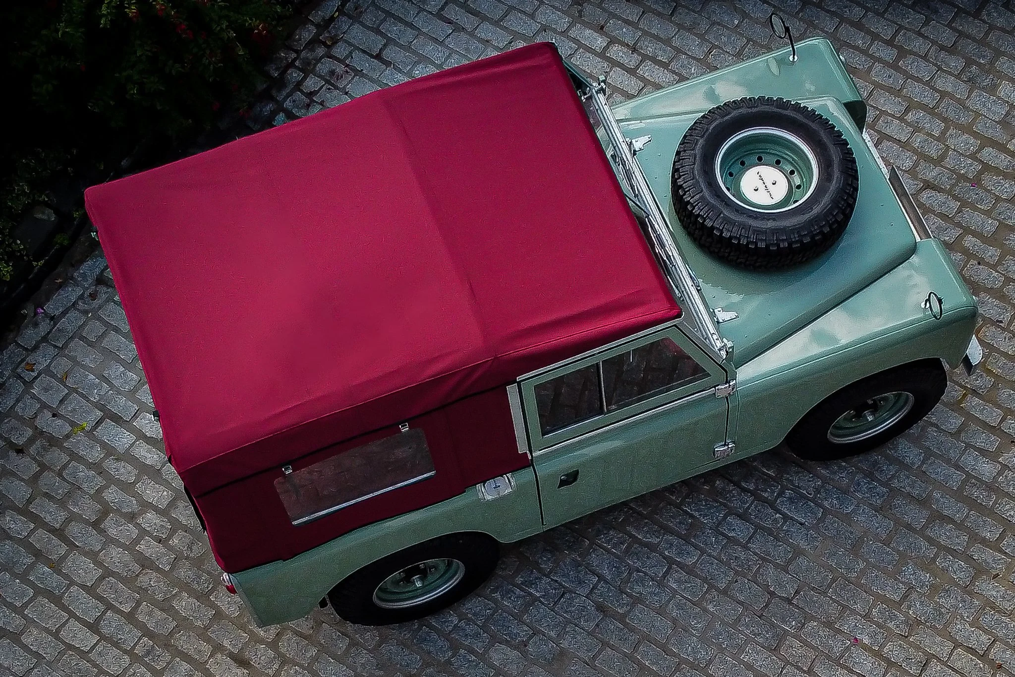 Land Rover Series 3 rebuilt with mohair hood and seats