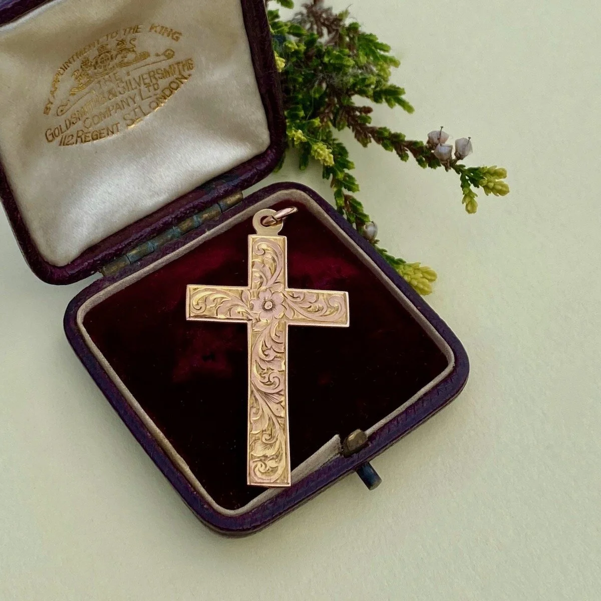 Hallmarked large 9ct. gold Cross. — JG 