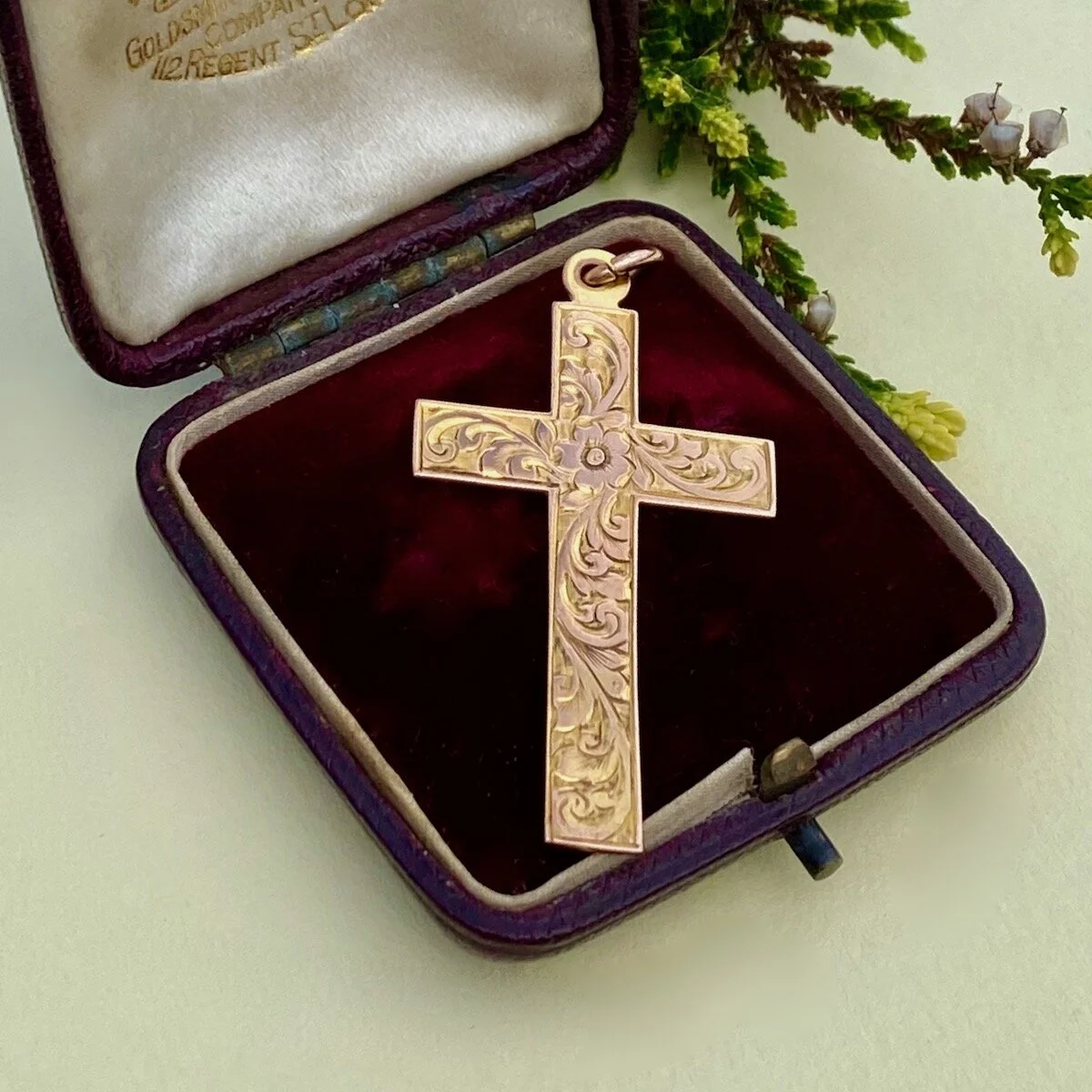 Hallmarked large 9ct. gold Cross. — JG 