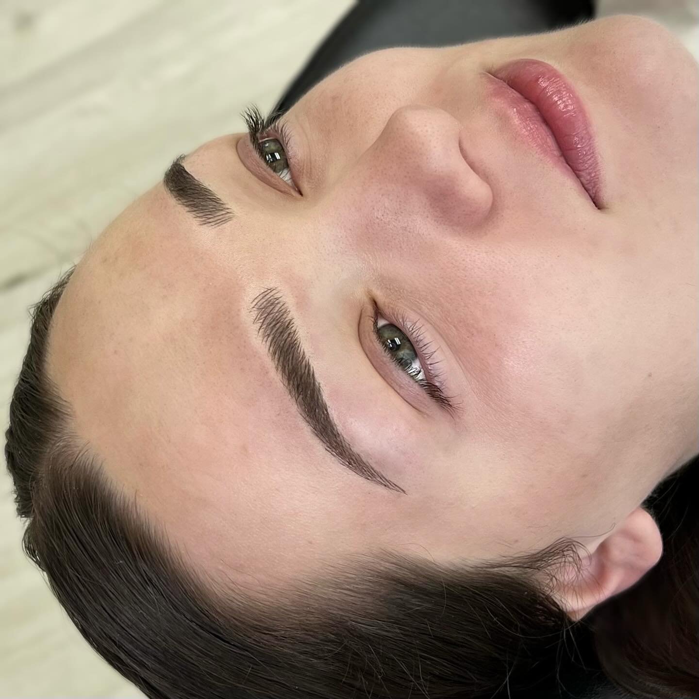Long beautiful microbladed brows for this wonderful gal✨
We ended up using a tiny bit of powder to help build up her tails where she has no natural hair. When you have missing sections of bare brows paired with really full/ dense brow sections microb