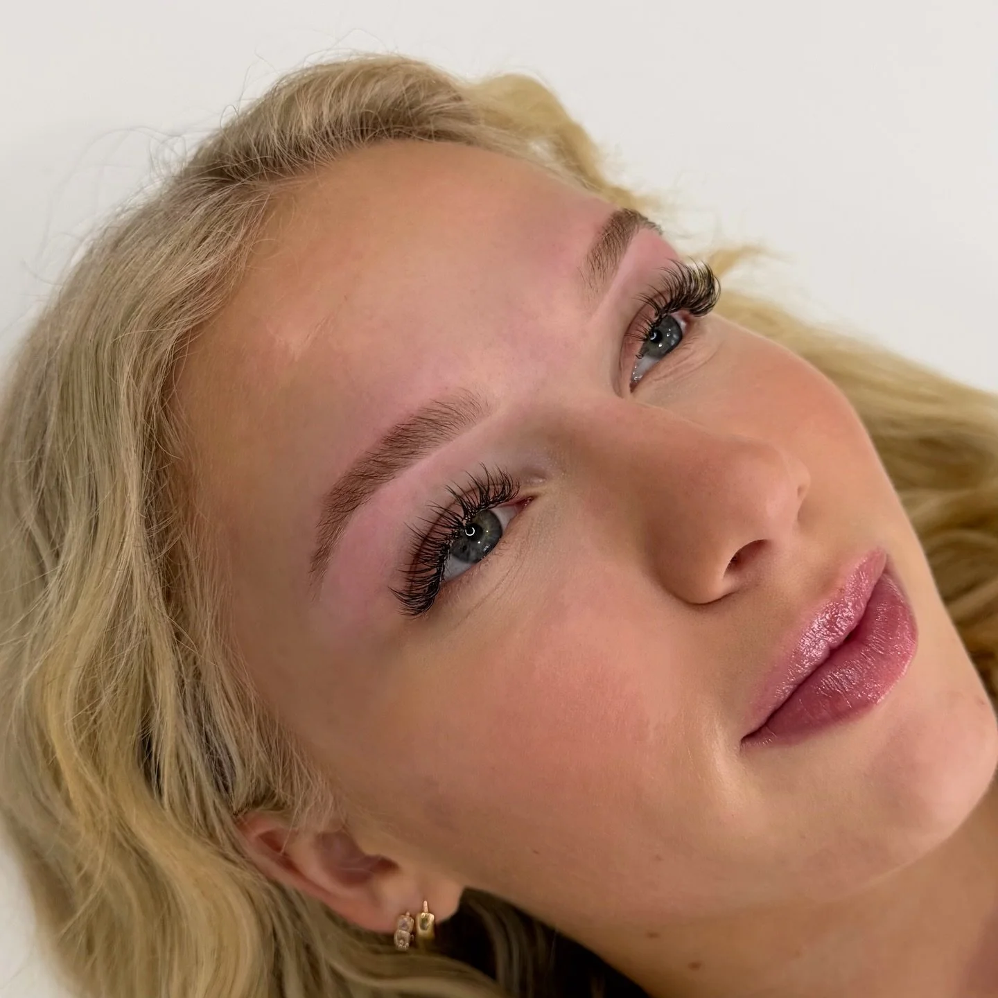 The softest most angelic brow tint for these Bridal Brows✨

✨roseville california brow artist specializing in natural pmu, waxing, lamination, and tint. now offering korean lash lifts✨
&bull;
&bull;
&bull;
#sacramentobrows #rosevillebrows#sacramentop