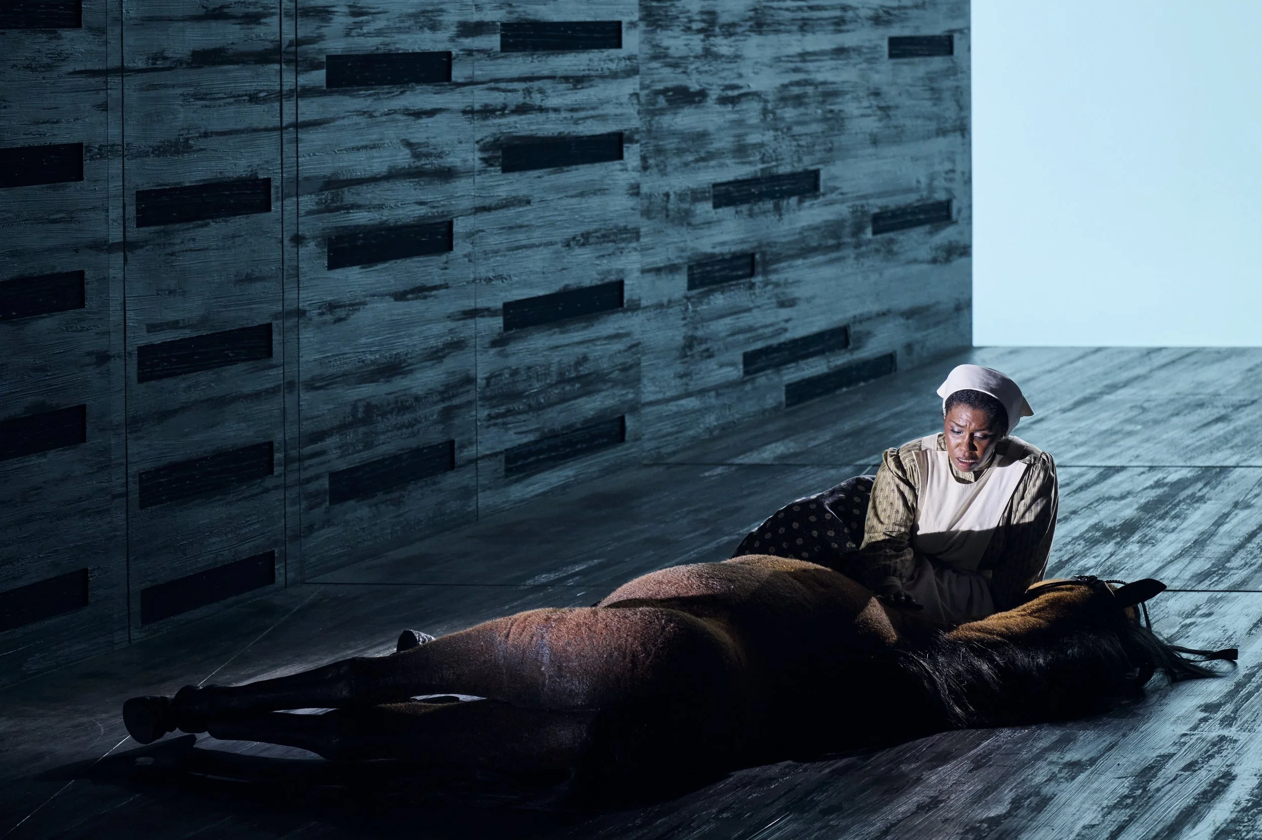 Staatsoper Stuttgart | Inez in Verdi's Il Trovatore | Photo Credit: Martin Sigmund