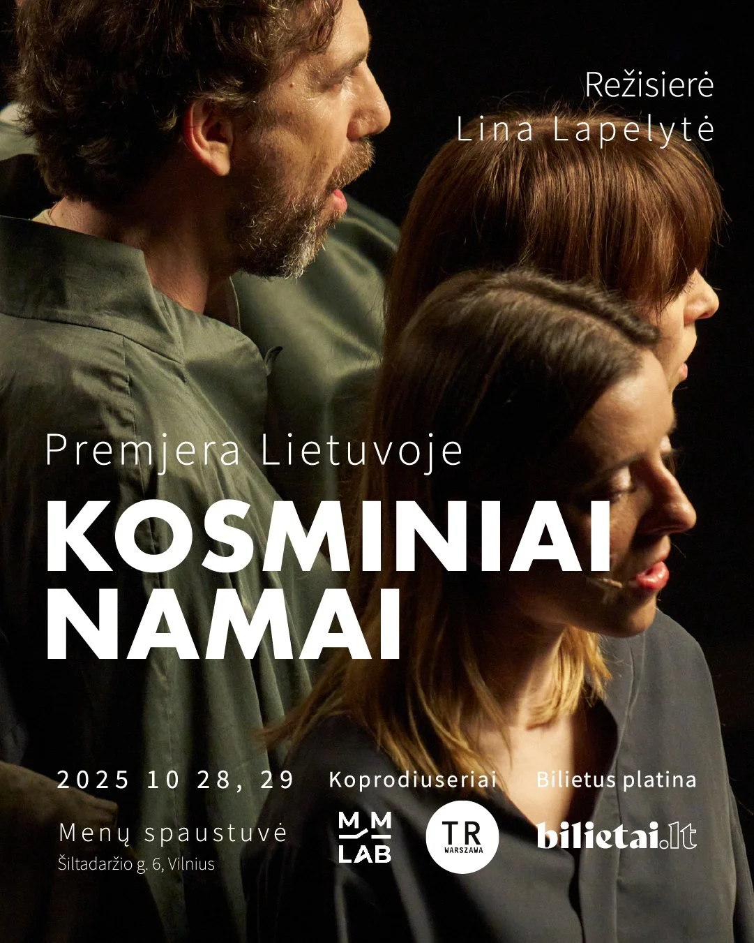 Spalio 28–29 d. Menų spaustuvėje – Linos Lapelytės spektaklio „Kosminiai namai“ premjera.
Ne siužetas, o patyrimas: muzika, judesys, balsai ir kasdienybės fragmentai, virstantys poetine kelione tarp namų jaukumo ir kosmoso be