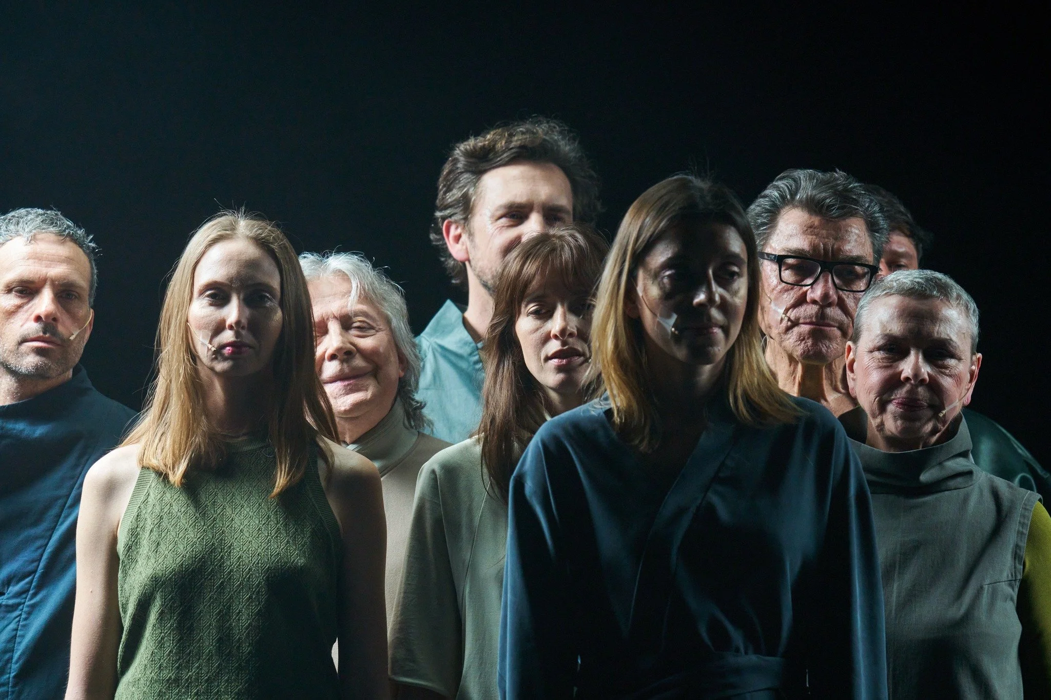 Patirtis, priverčianti kitaip pažvelgti į kasdienybę, į savo gyvenimą ir į tai, kas atrodo menka, bet iš tikrųjų yra esminė mūsų būties dalis.
„Kosminiai namai“ (rež. Lina Lapelytė) – lietuviškoji premjera įvyks spali