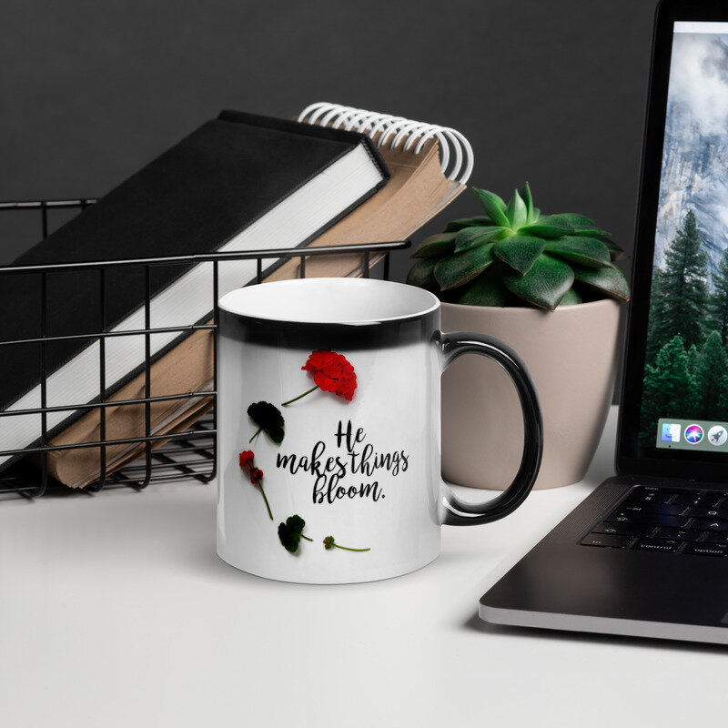 mockup_Handle-on-Right_Lifestyle.jpg