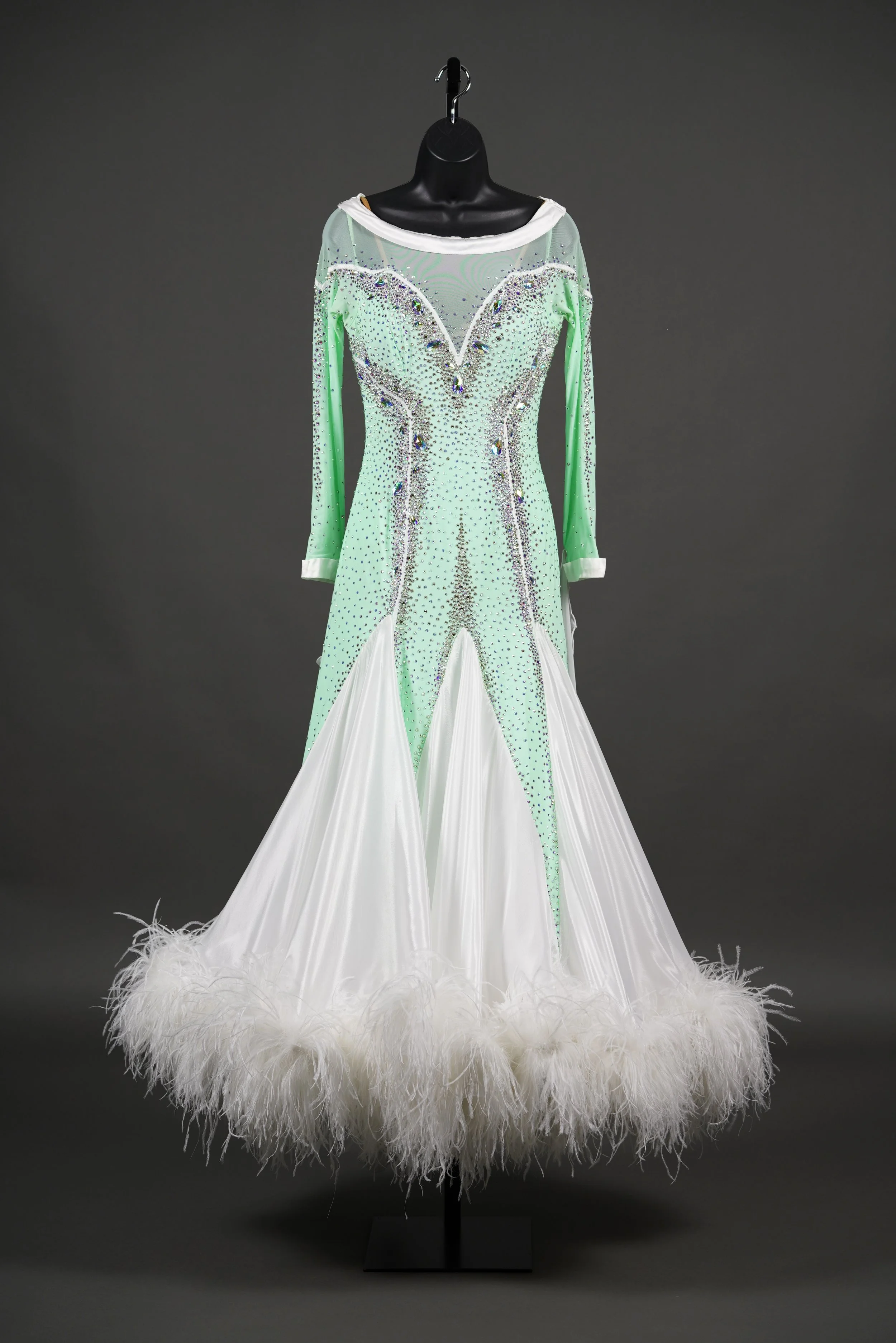 Spearmint and White Doré Standard