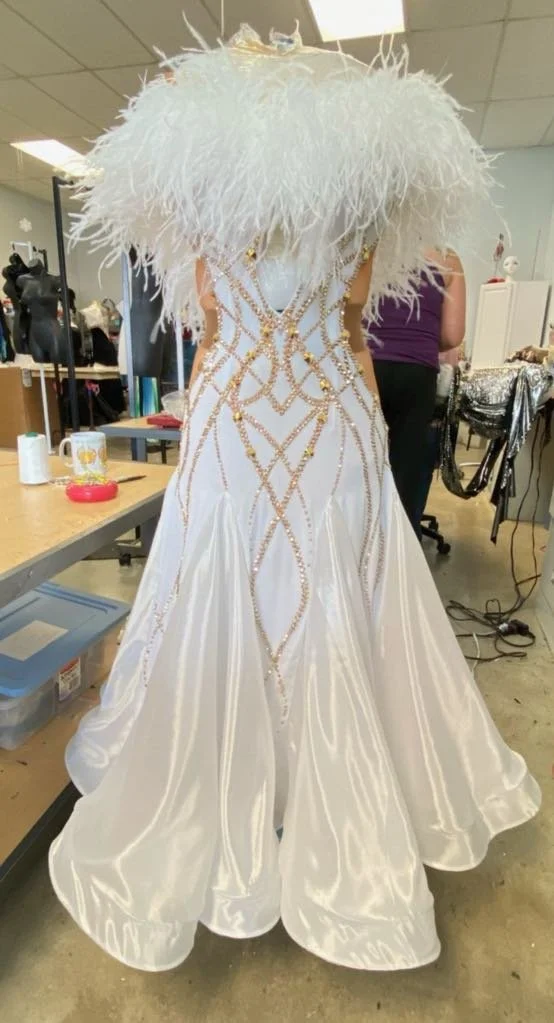 White Feather Standard with Gold Stones