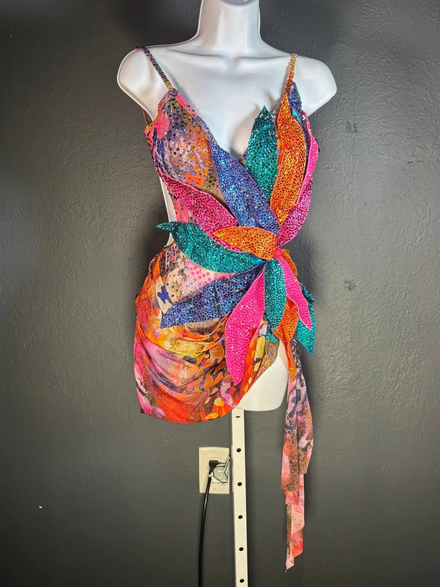 Print Sarong Latin with Large Stoned Flower