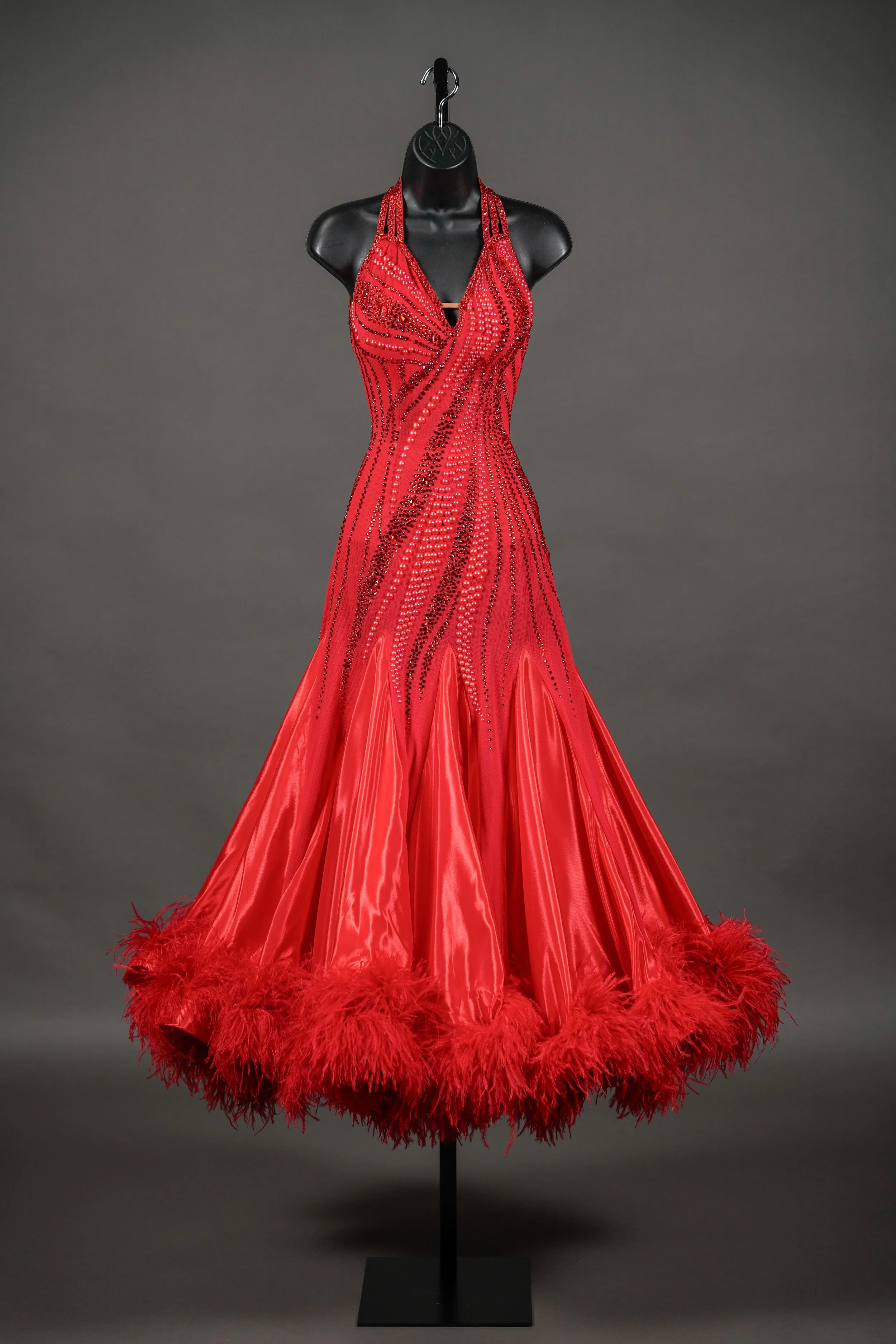 Red Standard with Boas