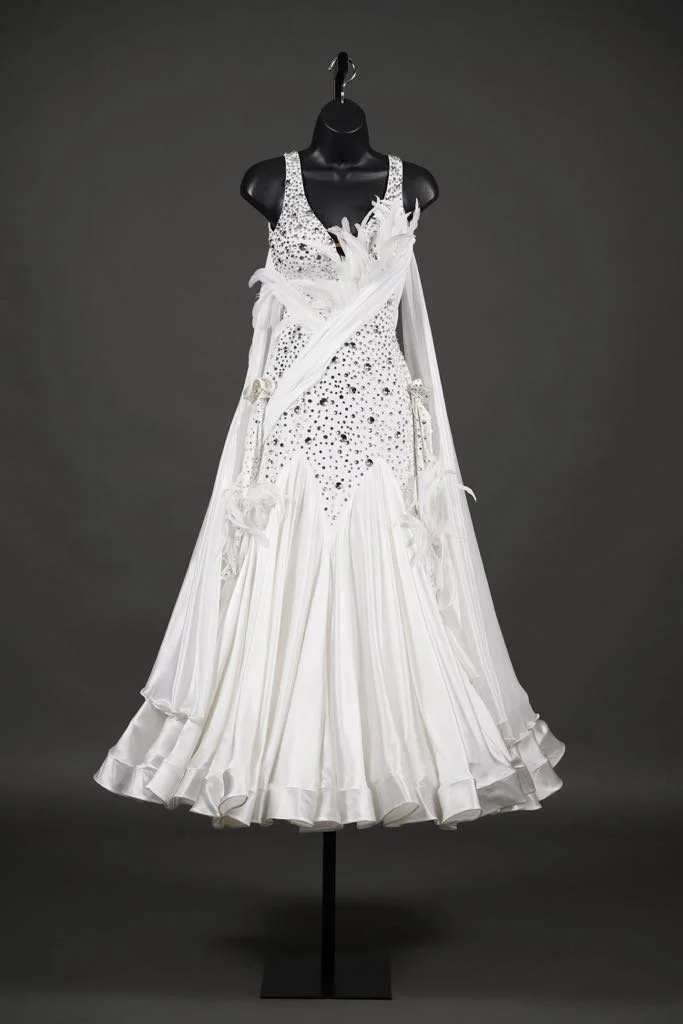 White Standard with Feathers and AB