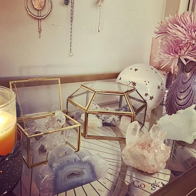 What do you spy in this vibey corner? #crystals #healingcrystals #sundayfunday #vibes #emotions #colors