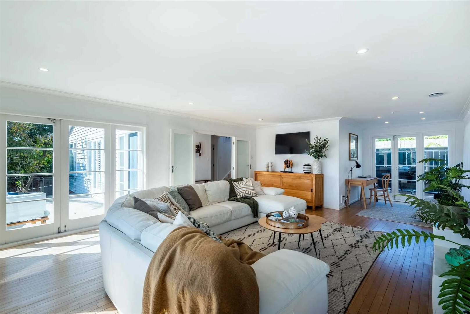 710-DP22934-North-Shore-City.jpg