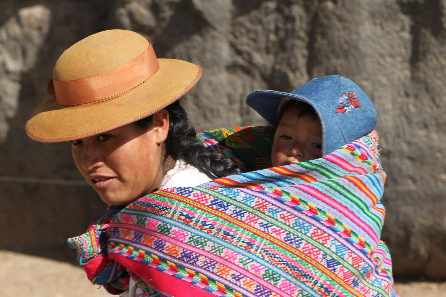 cusco mother and child.jpg
