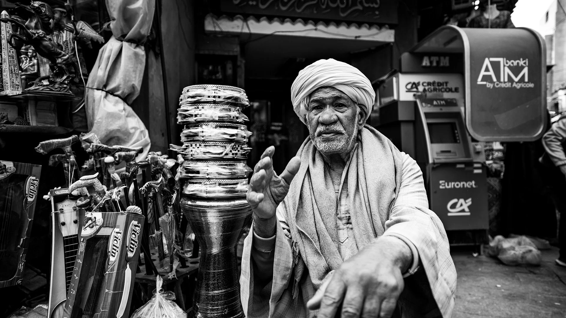 Cairo market man.jpg