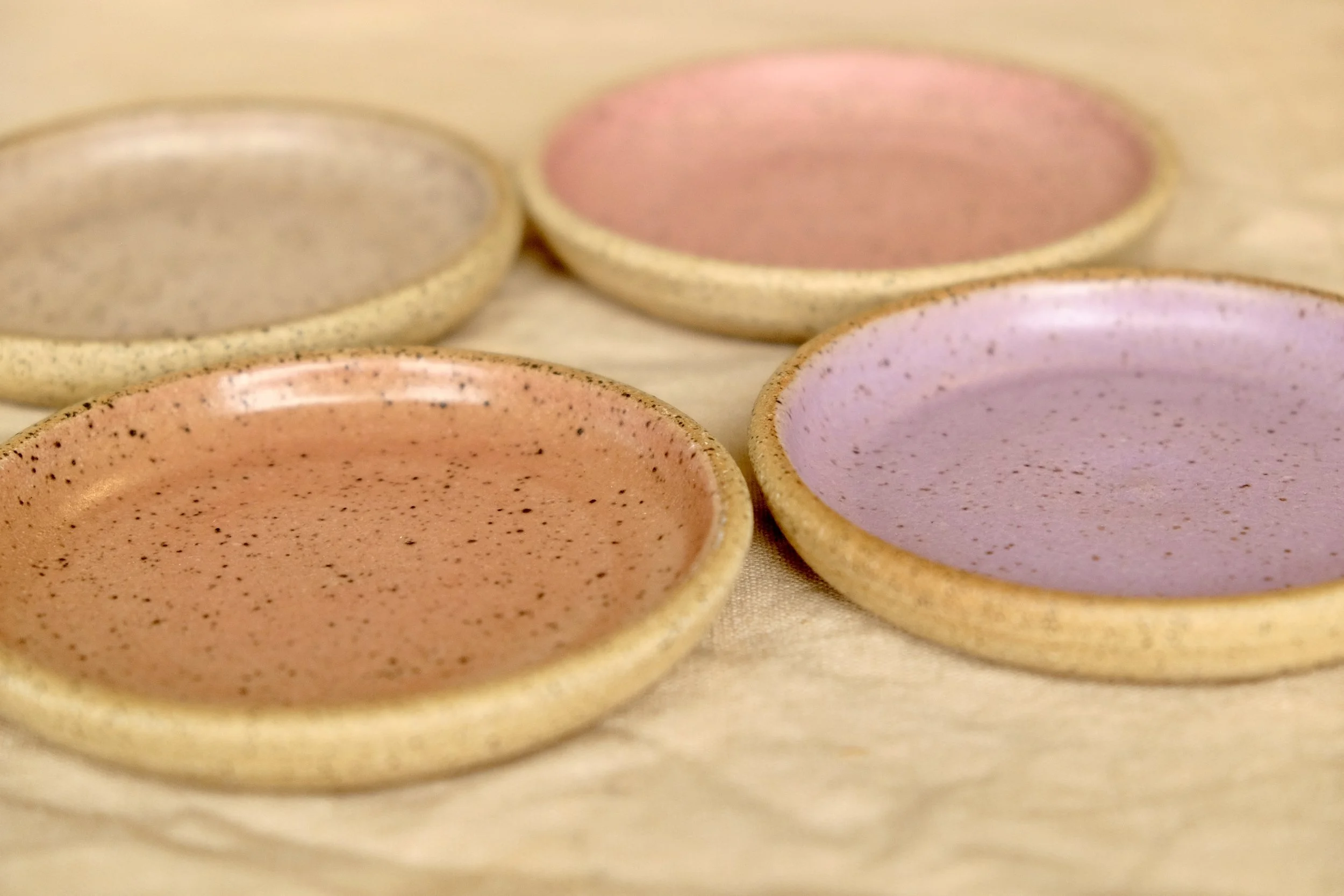 Assortment of ring dishes, image 2.