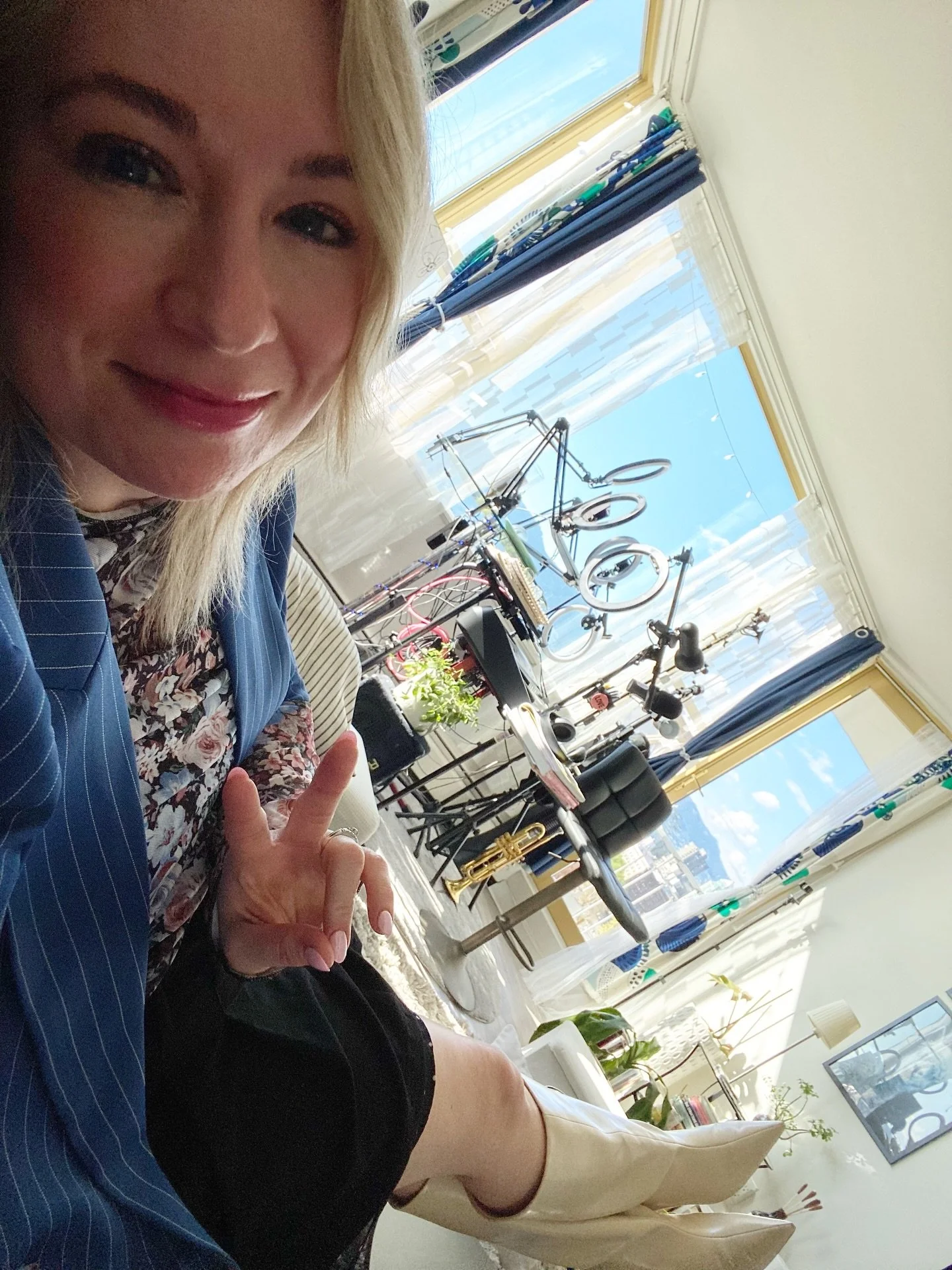 Proud #musicteacher after a beautiful show @treescoffee last night. Thanks again to @marqdesouza for inviting me and my students to play!! And thanks so much to everyone who came out to support us. ✨

I&rsquo;ll share a whole bunch of photos and vide