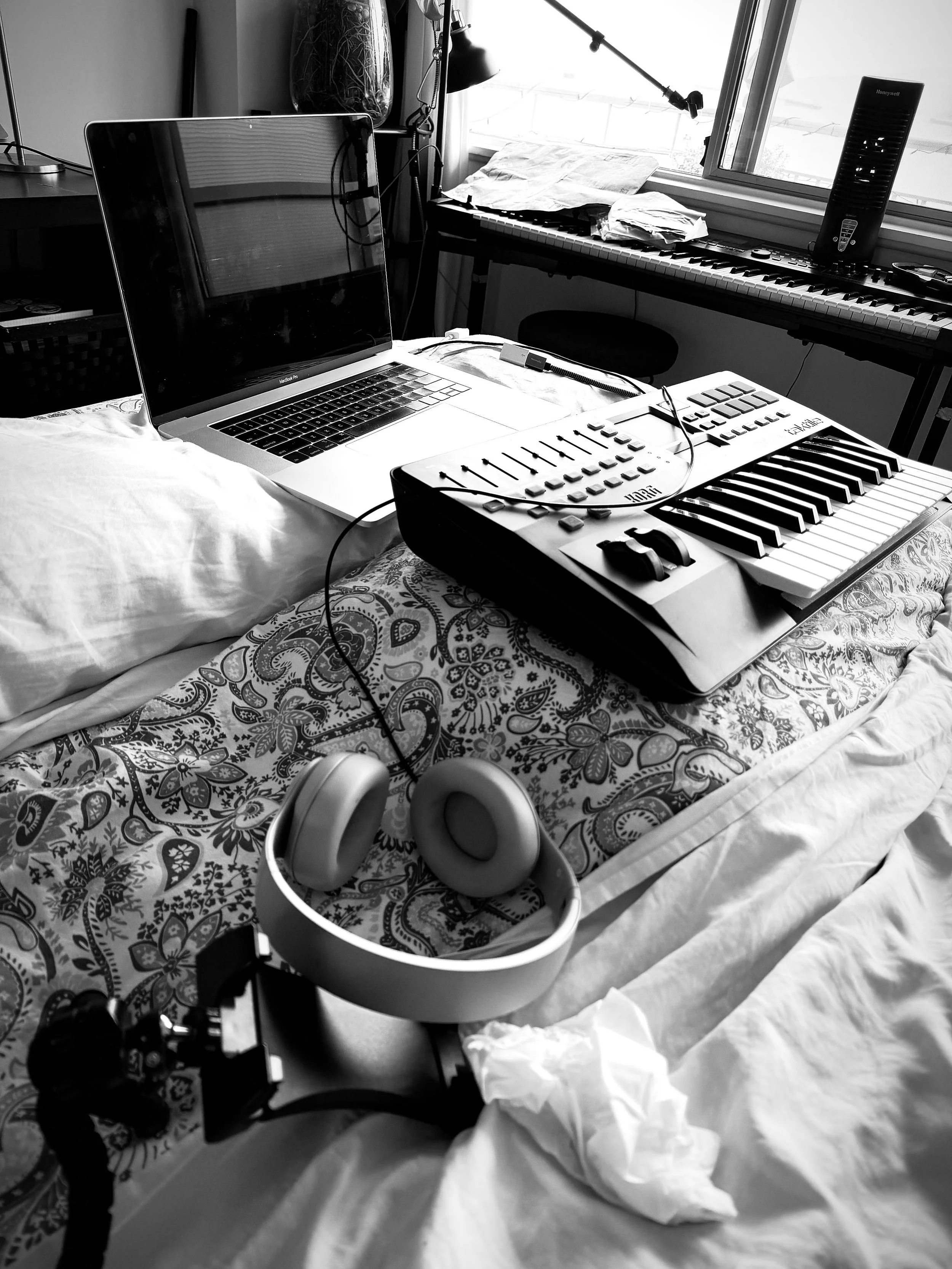 Yes that&rsquo;s a kleenex.

I didn&rsquo;t realize it was still there when I took the photo. But tbh without it the photo wouldn&rsquo;t be telling the truth. 

Songwriting for me isn&rsquo;t really about trying to write something that will play on 