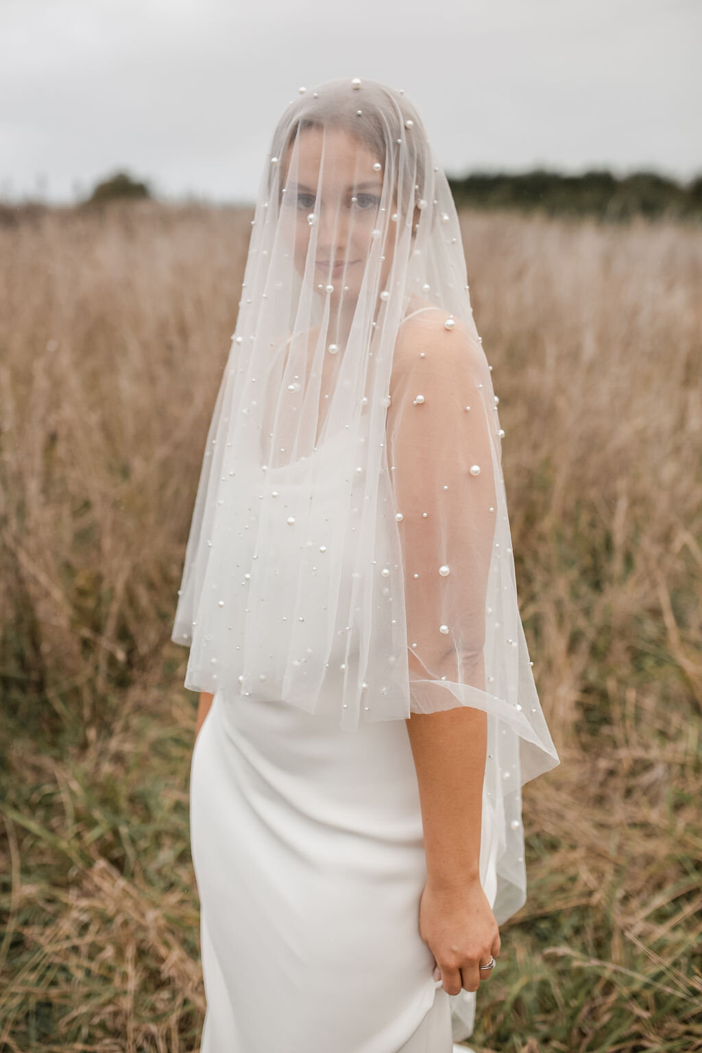https://images.squarespace-cdn.com/content/v1/5d590f0a6611d5000176baa6/1589674613512-BYBPDPBHU2MD02DFTE5A/pearl-blusher-veil-gown-and-altar+%282%29.jpg?format=2500w