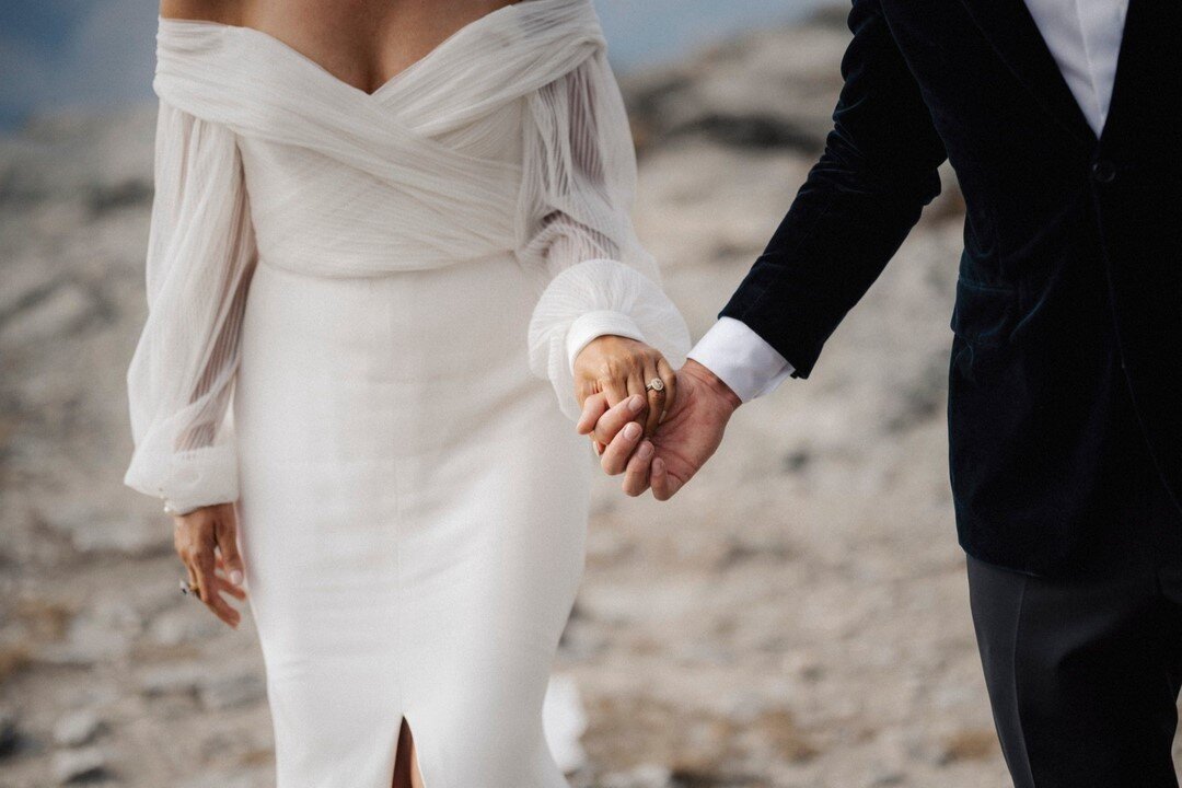 Lisa's sleeves 🤍🖤🤍🖤⠀⠀⠀⠀⠀⠀⠀⠀⠀
⠀⠀⠀⠀⠀⠀⠀⠀⠀
We are now able to take custom gown orders for this summer. Bespoke consultation appointments can be booked on our website. If you have any questions feel free to get in touch!⠀⠀⠀⠀⠀⠀⠀⠀⠀
⠀⠀⠀⠀⠀⠀⠀⠀⠀
⠀⠀⠀⠀⠀⠀⠀⠀⠀
P