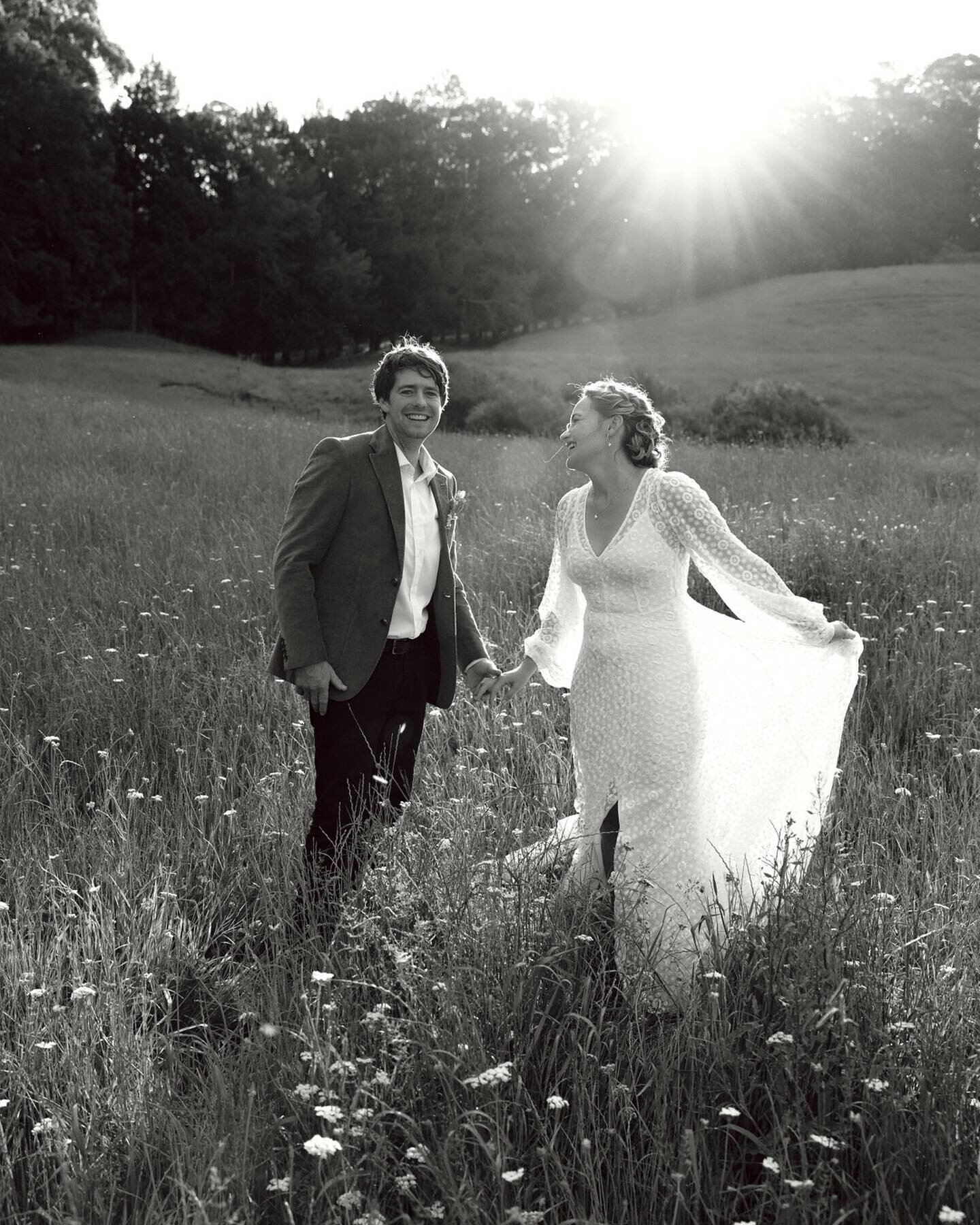 Olivia &amp; Ben's day in B+W ⁠🖤 Olivia wore the Goldie gown for their Spring wedding. Beautiful images @jacksonbrightweddings⠀⠀⠀⠀⠀
⠀⠀⠀⠀⠀⠀⠀
👰@livbytheocean
💄@_whole_beauty
⠀⠀⠀⠀⠀⠀⠀⠀⠀
⠀⠀⠀⠀⠀⠀⠀⠀⠀
⠀⠀⠀⠀⠀⠀⠀⠀⠀
#realbride #blackandwhiteweddingphotos #silkw