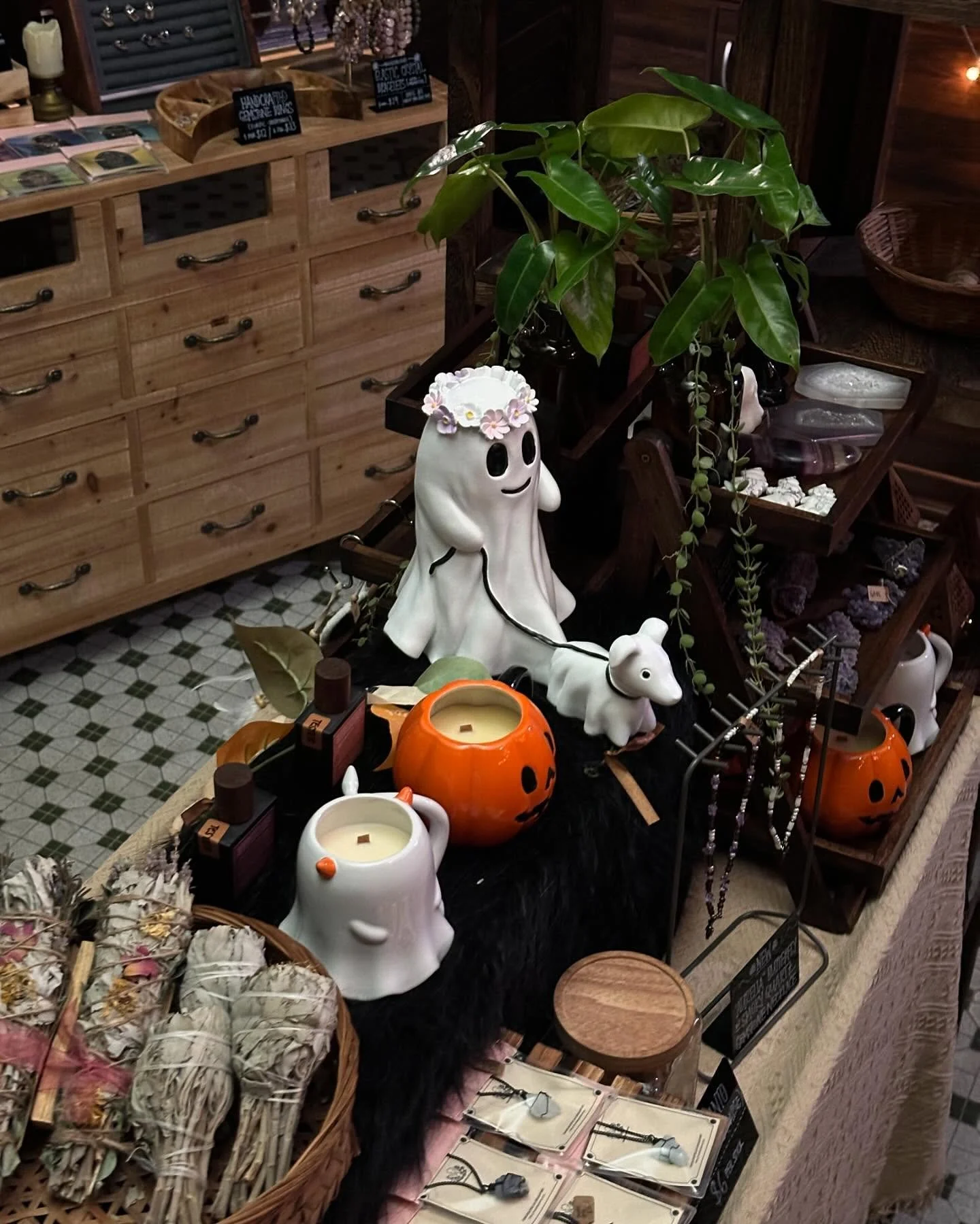 it&rsquo;s spooky season in madebyaliens 👻🥀