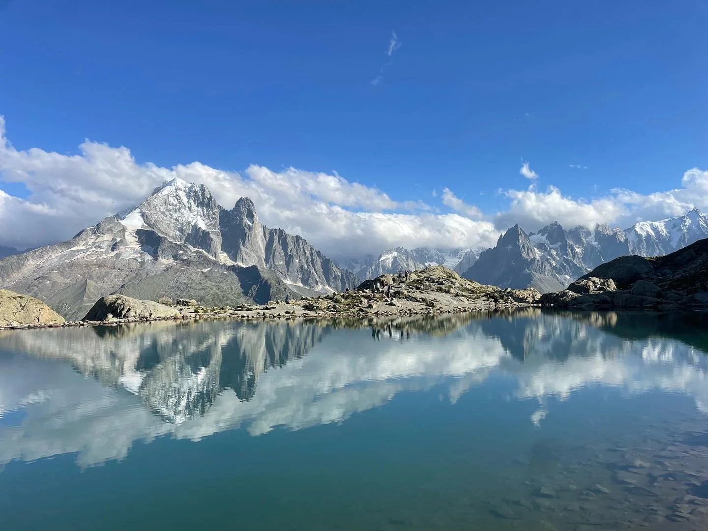 On s&rsquo;est fait d&eacute;poser aux Houches t&ocirc;t le matin du 4 septembre, avec pour objectif d&rsquo;atteindre le refuge du Nant Borrant, &agrave; environ 22 km de l&agrave;. On consultait la m&eacute;t&eacute;o en boucle, les doigts crois&ea