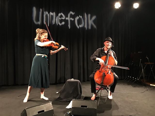 We had a blast @umefolk yesterday night! Thanks to our lovely audience and thanks to Matija Solce and Evelyne Lauwers for the photo&rsquo;s 😘! #bipolarbows #ontour #ontournow #duo
