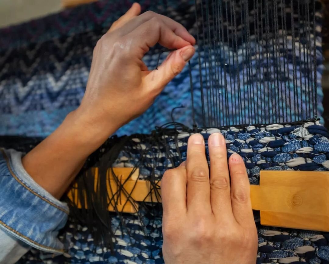 Finishing touches on another handwoven rug. Recycled denim looks better on your floor or wall than in landfill.
You might find this rug @originsmarket.@artisan.alley.busselton
@crafted.in.busselton 
Thanks to @pia_fogarty_creative for the photo.
.
.
