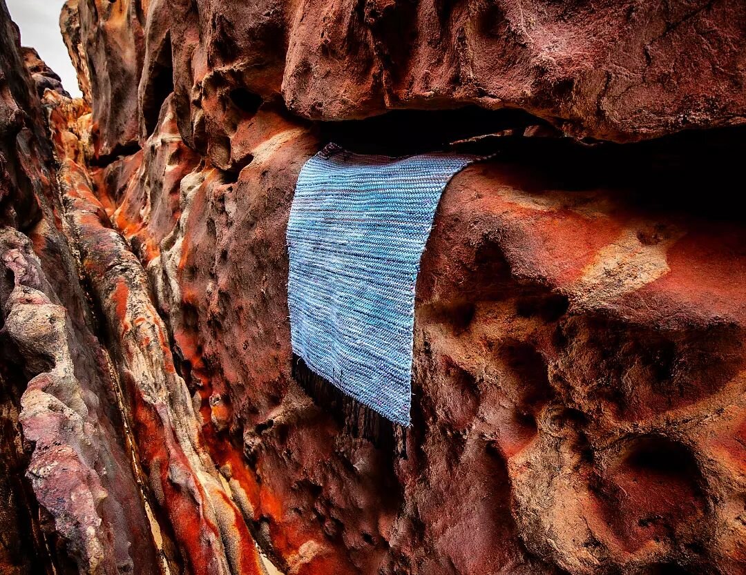 A waterfall of blue. 
Lovely contrast.
Rugged beauty.
.
.
.
#riverrugs #everyrughasastorytotell #weavingsouthwestwa #nordicrug #southwestaustralia #lifeinwa #r&auml;symatto #upcycleddesign #madeinwa