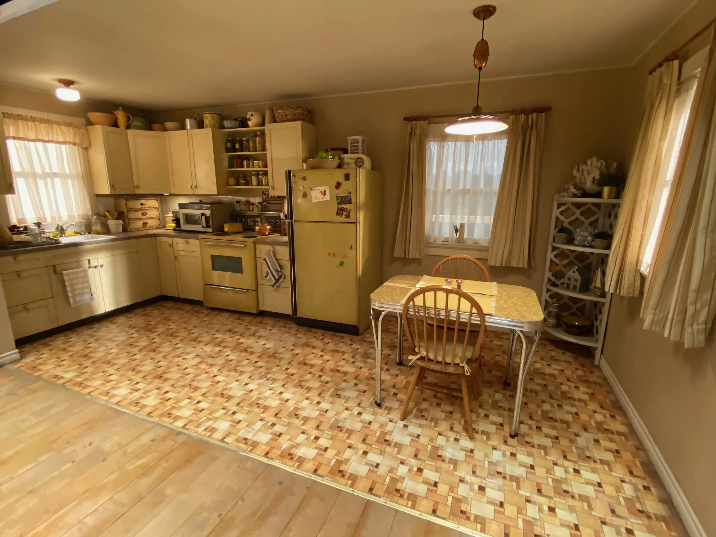 Int. Erin's House - Kitchen