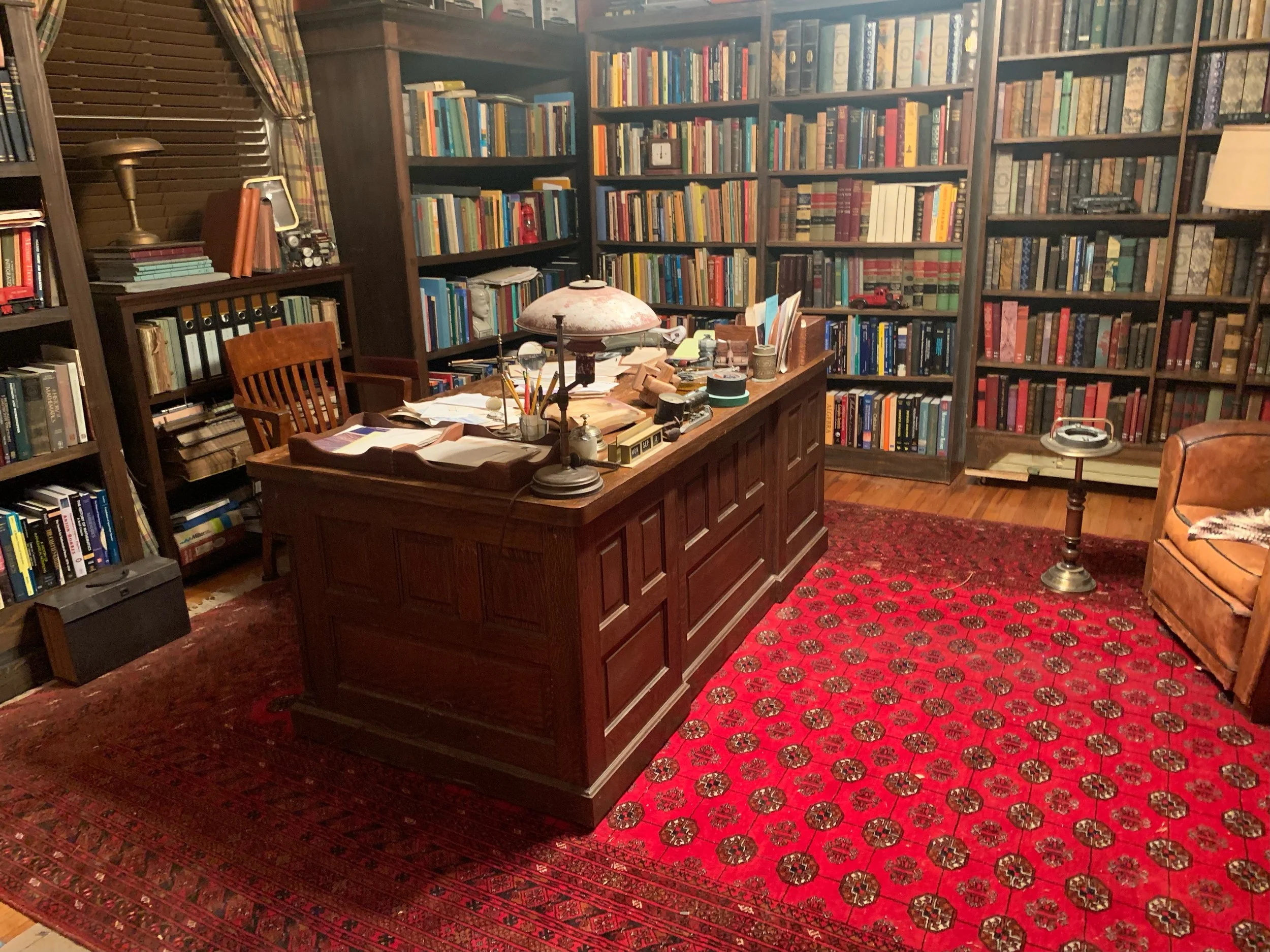 Int. Albie's Office - Desk