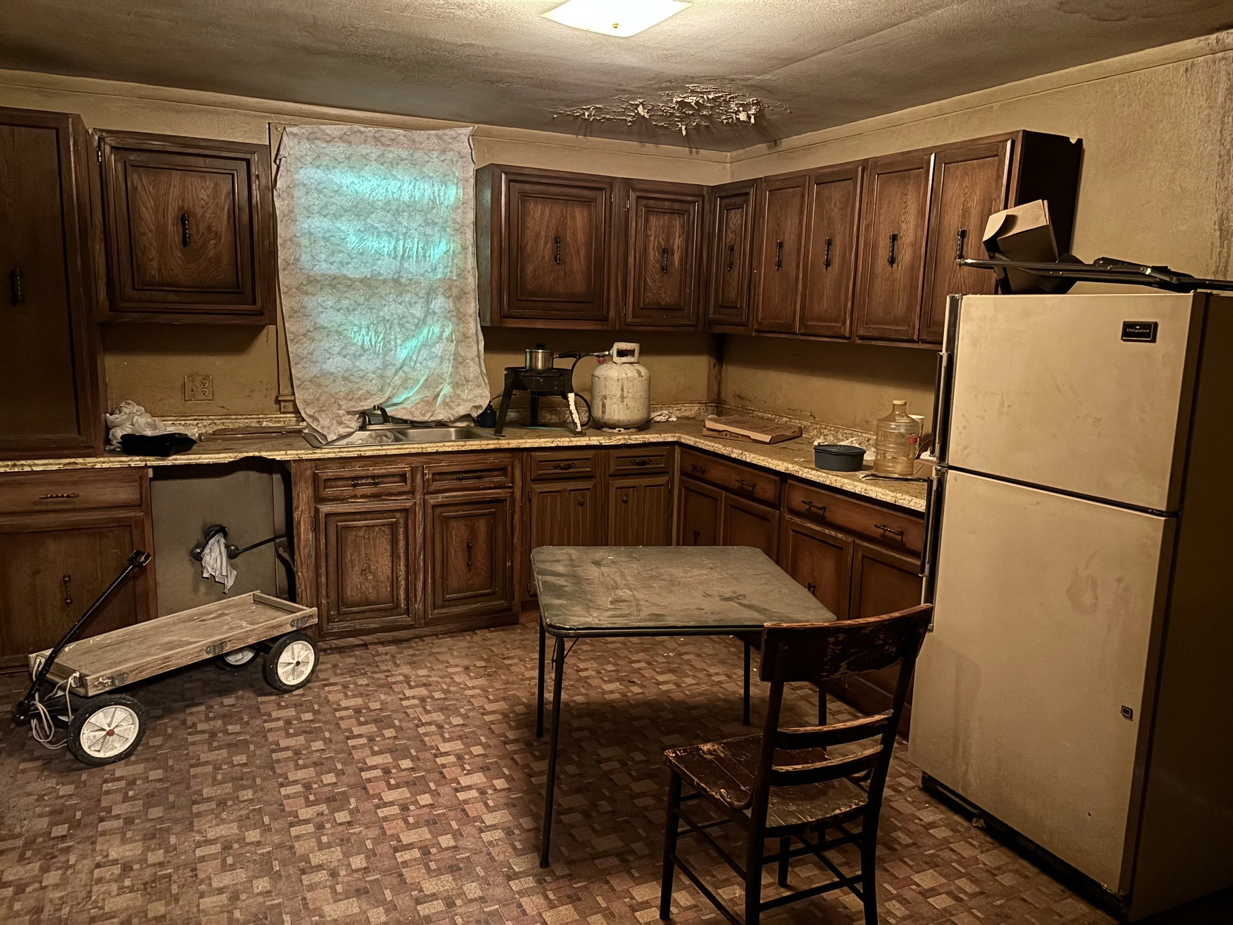 Int. Trap House - Kitchen