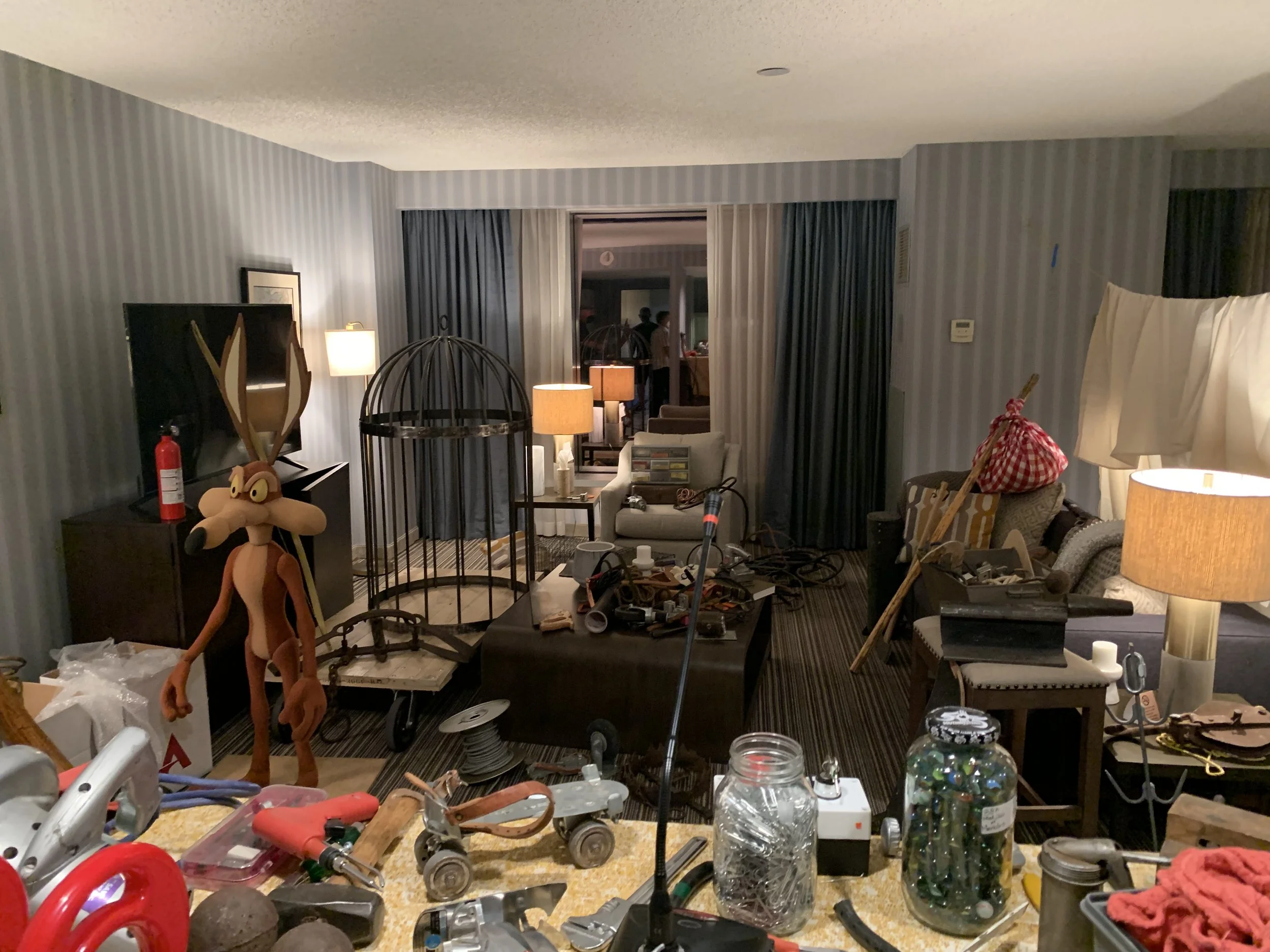 Int. Broken Arms Hotel Room