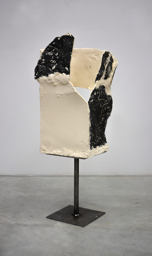 EBBA+KRUSE+WHITE+BLACK+CERAMIC+SCULPTURE+KERAMIKK+SKULPTUR+KUNST+OSLO+SORGENFRI+CONCTRAST.png