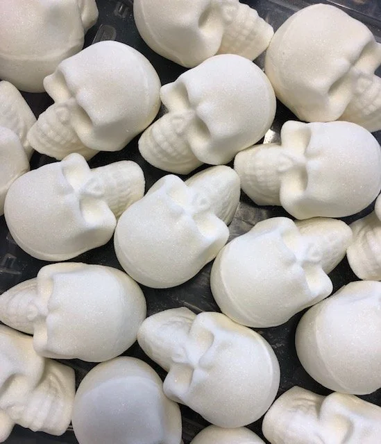 Sugar Skulls for Day of the Dead/Calaveritas de Azúcar para el Día de los Muertos