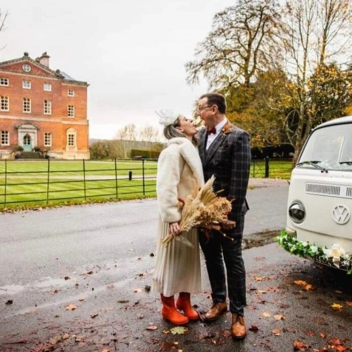 Thank you to newlyweds Mr and Mrs Dunn for sharing these stunning photos with us. Many congratulations to you both ❤️ 🥂🍾💍.
What a fabulous couple and an amazing day they had. We absolutely loved their gorgeous #autumnalvibes and unique, #vibrantwe