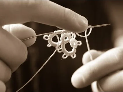 Picots (p) in Needle Tatting 