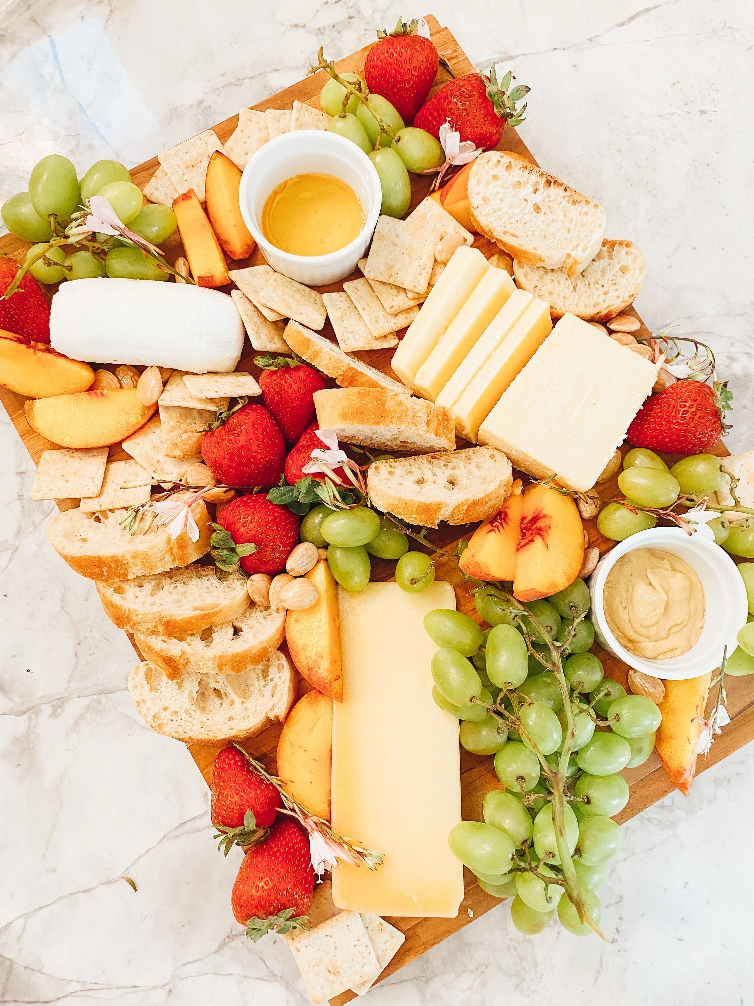 How to Make the Perfect Cheeseboard in 6 Steps