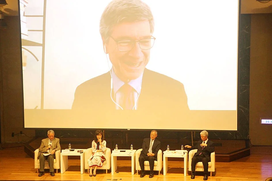 Jeffrey Sachs urges dialogue with Beijing
