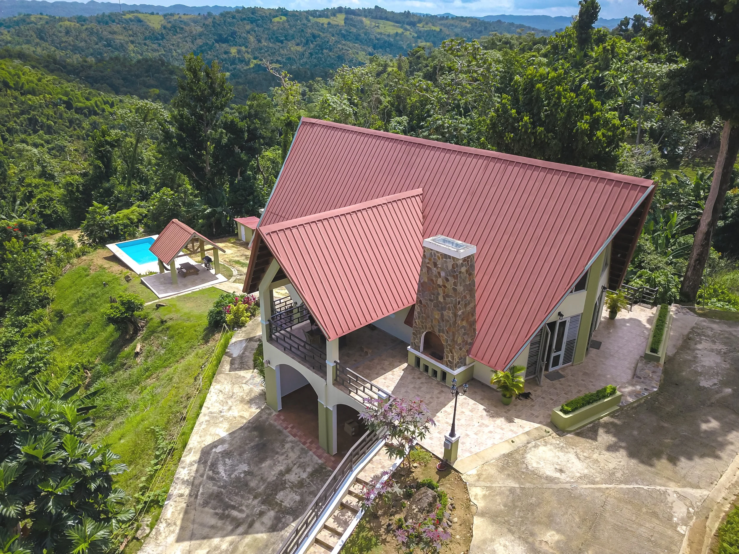 house+and+pool+from+drone.jpg