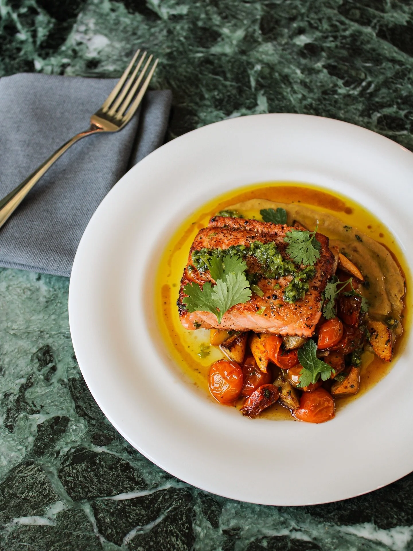 Nothing better than fresh flavors paired with rooftop views! ☀️ Our Roasted Salmon with golden squash, sungold tomatoes and chimichurri is perfect for lunch or dinner up at @slymarcusdc.