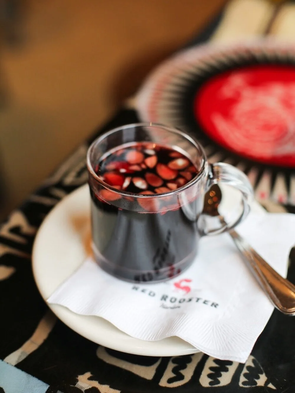 Christmas in Sweden is celebrated on the 24th, and Gl&ouml;gg is ESSENTIAL! Warm, spiced, and steeped in tradition, it&rsquo;s truly the taste and aroma of the Scandinavian holidays. Check the recipe at the link in my bio and bring a little Nordic fl