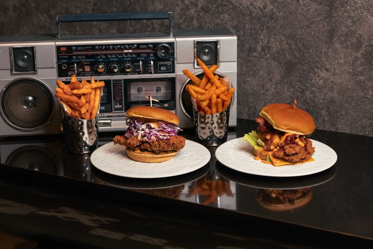 When the drool-inducing food photography is so good that you can practically feel the crunch! Get to @streetbirdnyc to satisfy that craving!