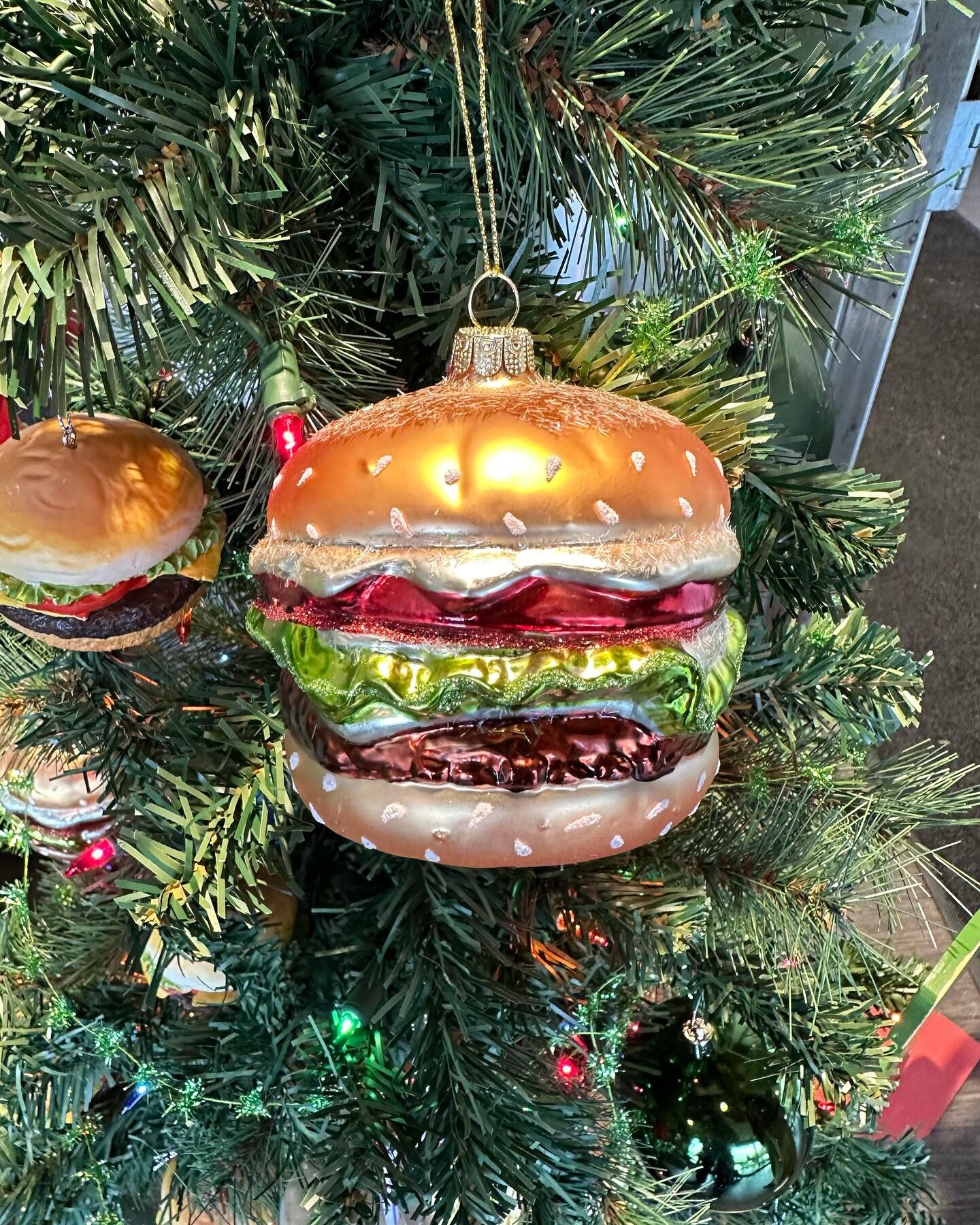 Merry Christmas to all!

From the little Christmas tree at Ace No. 3 
@aceno.3 

#mikeeatsnycburgers
