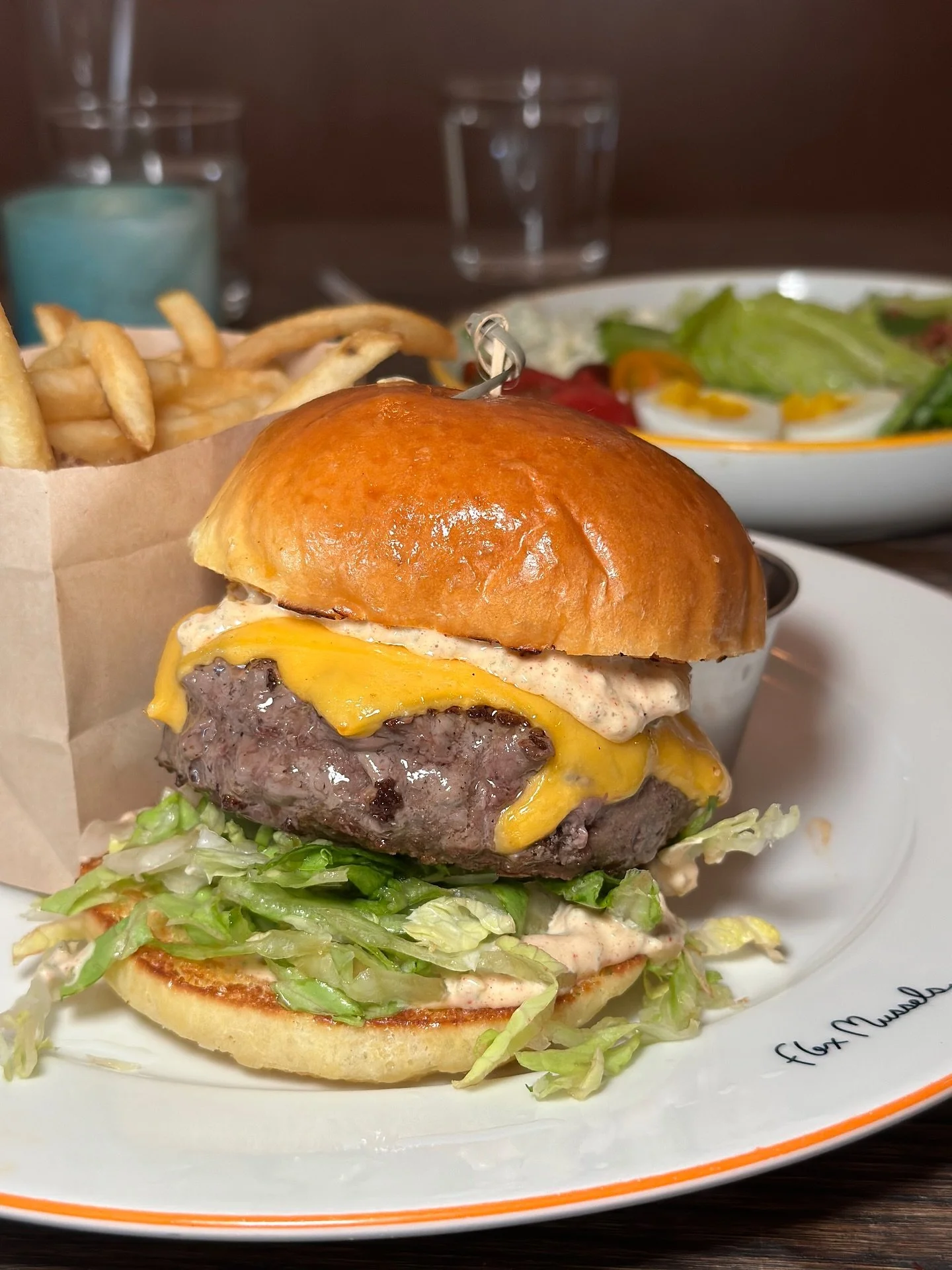 The Burger from @flexmussels on the UES

Officially verified as one of the best in NYC by Mike Eats NYC Burgers. Check out the link in bio to read a full review and see where it ranks amongst my favorites. 

#mikeeatsnycburgers