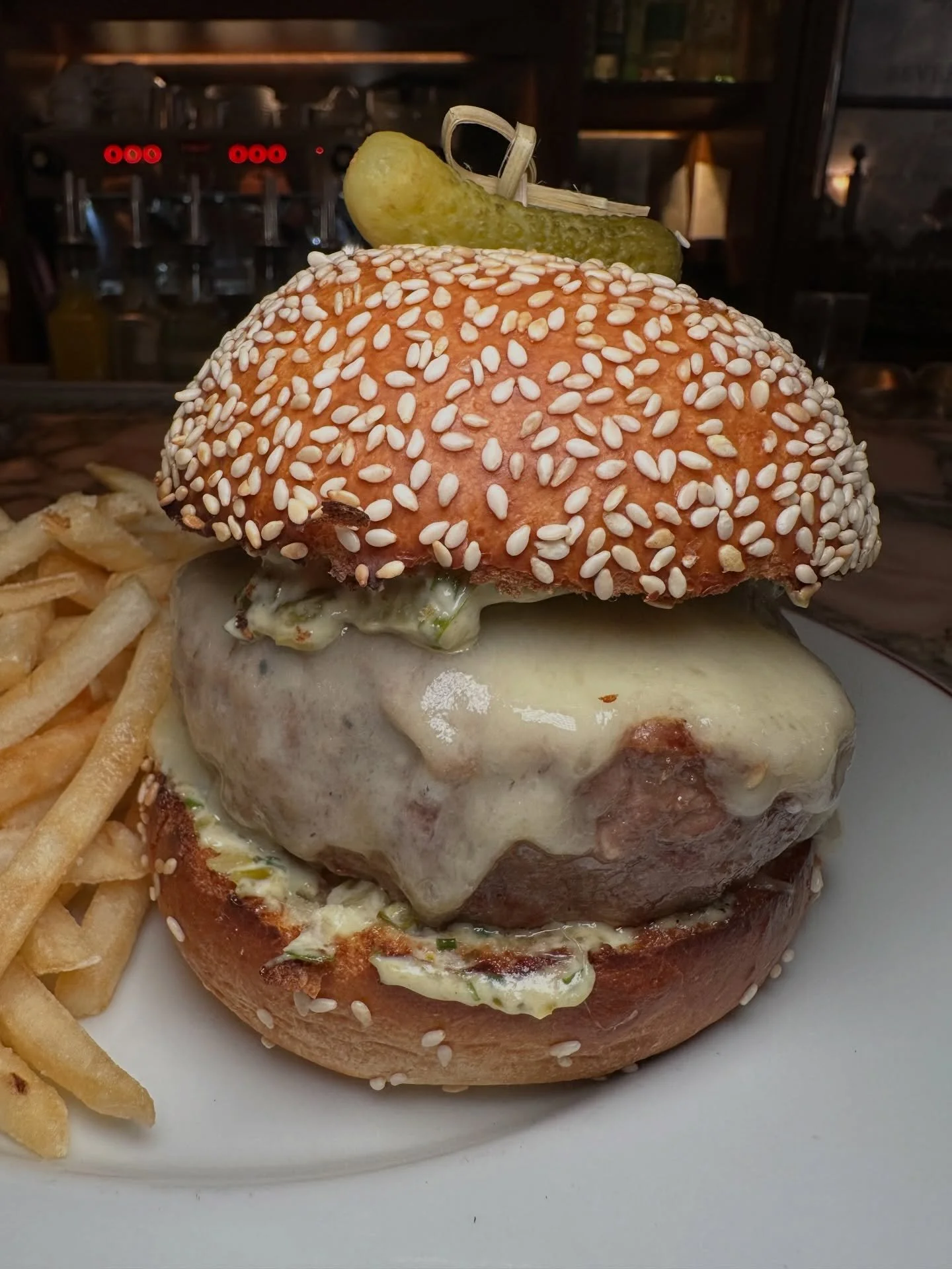 The @rafsnewyork Dry Aged Beef Burger 

Officially verified as one of the best in NYC by Mike Eats NYC Burgers. Check out the link in bio to read a full review and see where it ranks amongst my favorites. 

#mikeeatsnycburgers