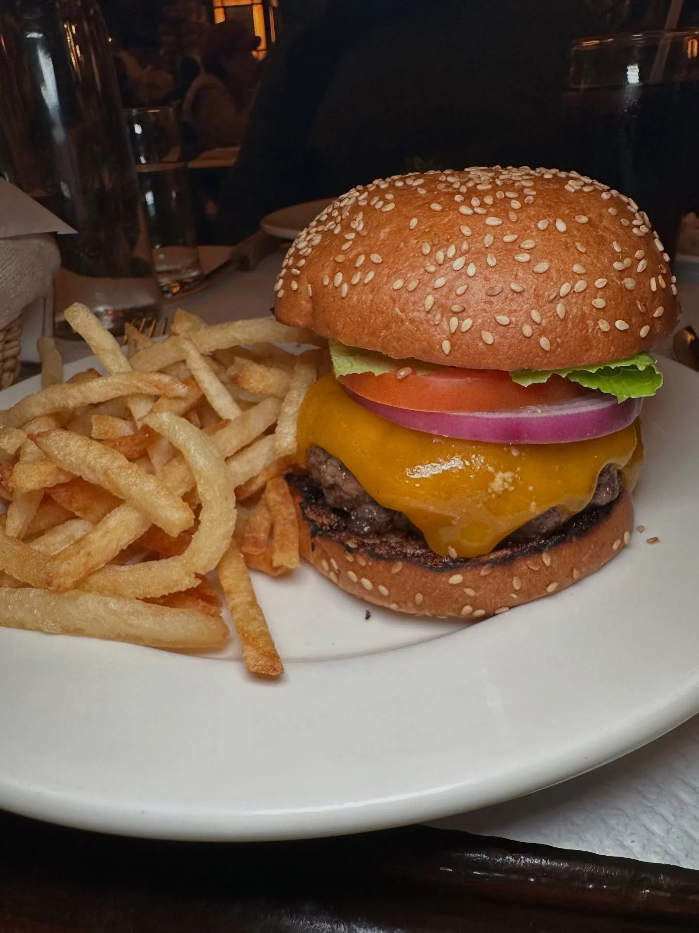 The @balthazarny Cheeseburger

Officially verified as one of the best in NYC by Mike Eats NYC Burgers. Check out the link in bio to read a full review and see where it ranks amongst my favorites. 

#mikeeatsnycburgers