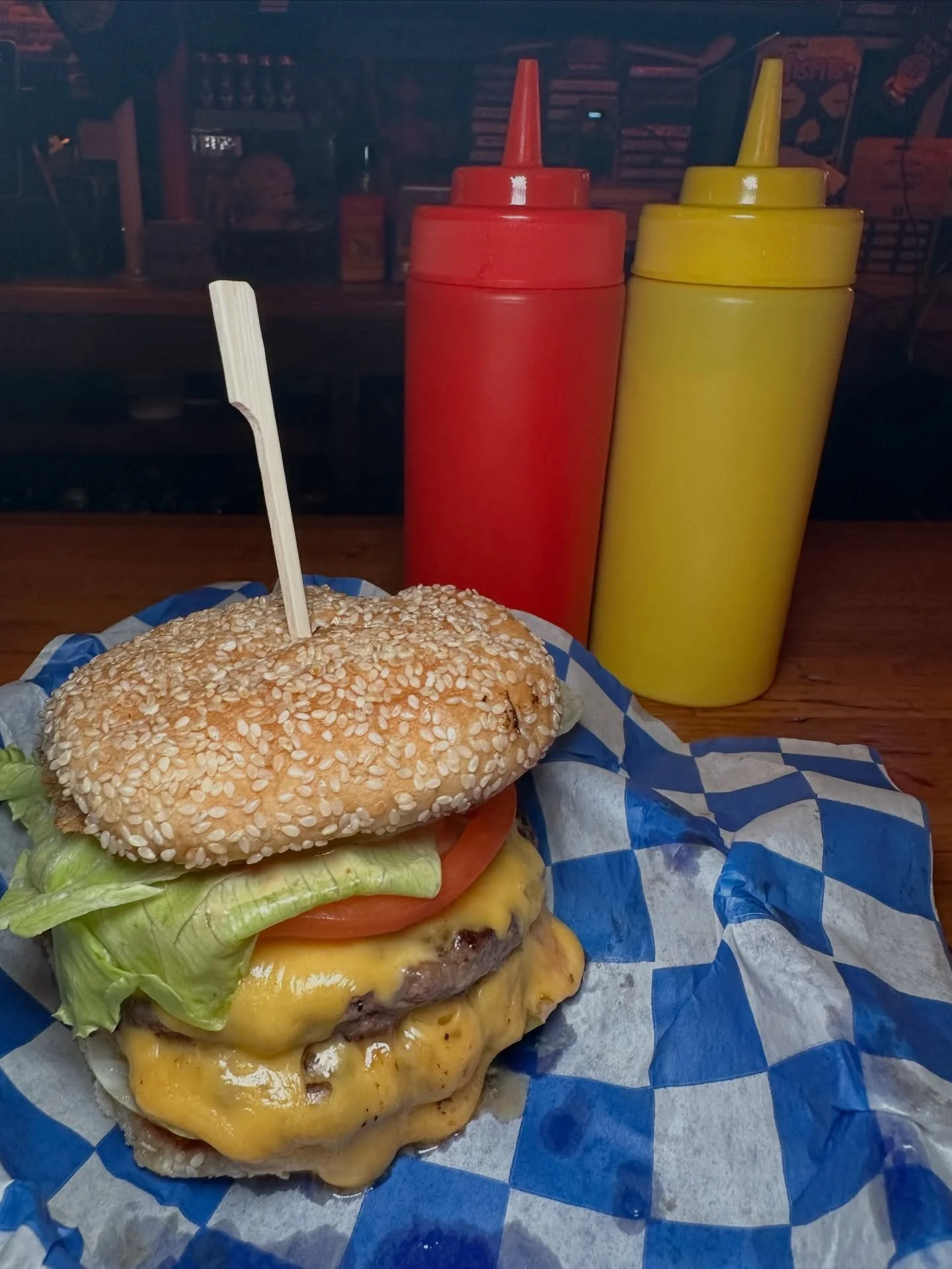 The @pubkey.nyc Double Smash Burger

Officially verified as one of the best in NYC by Mike Eats NYC Burgers. Check out the link in bio to read a full review and see where it ranks amongst my favorites. 

#mikeeatsnycburgers