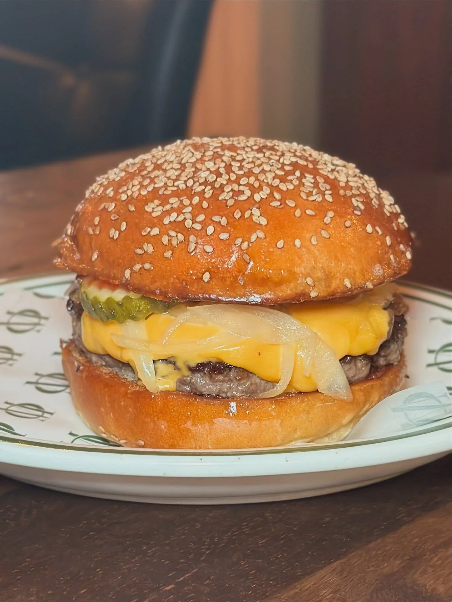 The Cheeseburger from @oldmatespub 

Brown butter onion jam, onions, ketchup, dijonnaise, hot &amp; sour pickles on a toasted sesame seed bun from Bourke Street Bakery.

An absolute stunner concocted by Chef @simondrolzcox at the &ldquo;real Aussie e